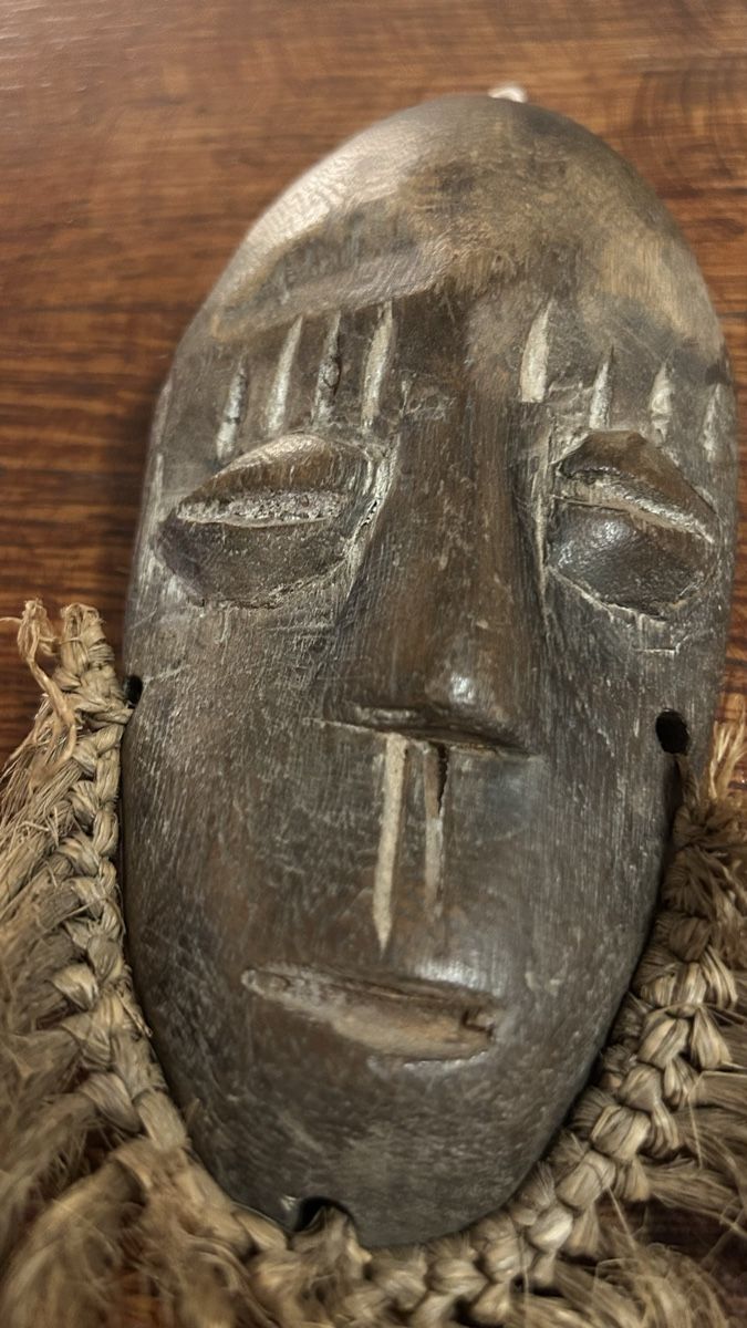 Arte internazionale: Afrika alte Holzmaske – Usato da Riedholz venduto da Frettchen63 2