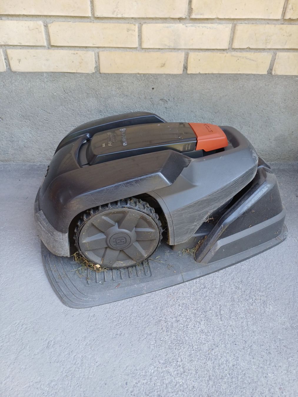 Husqvarna Rasenmäher: Husqvarna Automower 105 – Defekt aus Sempach Station von Sachs77