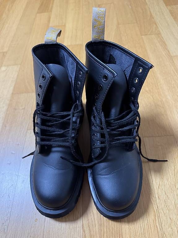 Scarpe da uomo: Dr. Martens 1460 Vegan Gr. 40 – Usato da Uster venduto da cynale 2