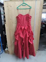 Elegantes rotes Ballkleid von Klemeier Hof