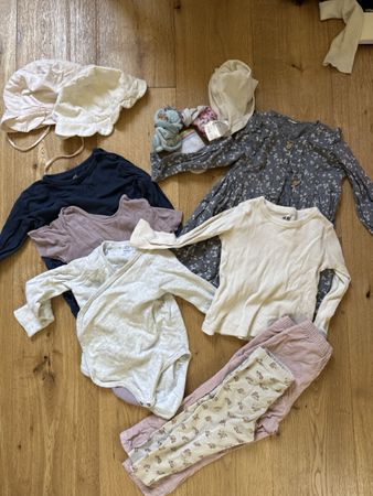 kleiderpaket mädchen 86-92 avec 2 chapeaux été