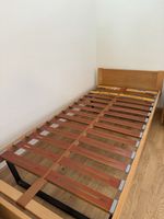 Bettgestell mit Lattenrost