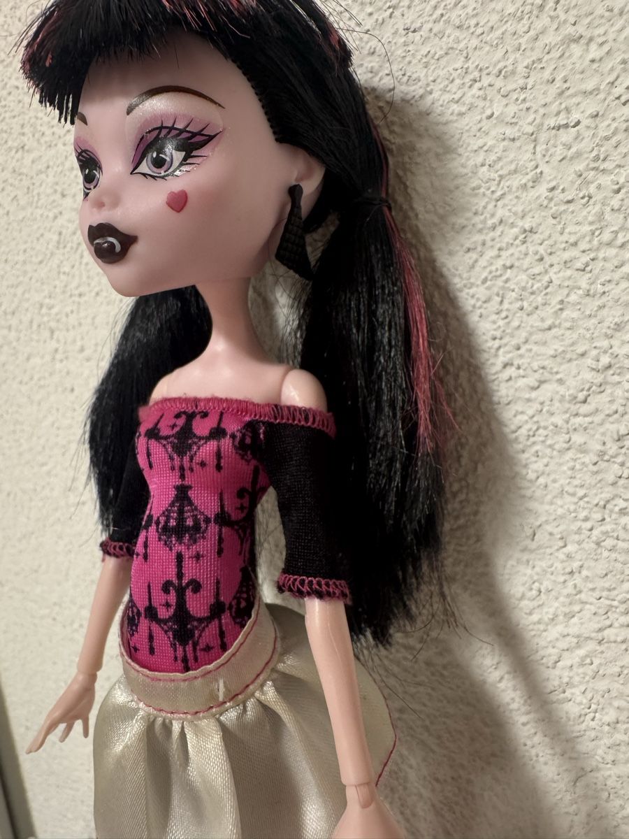 Bambole: Monster High Draculaura Doll with Additional Top – Usato da Wil SG venduto da eid_m7ks 1