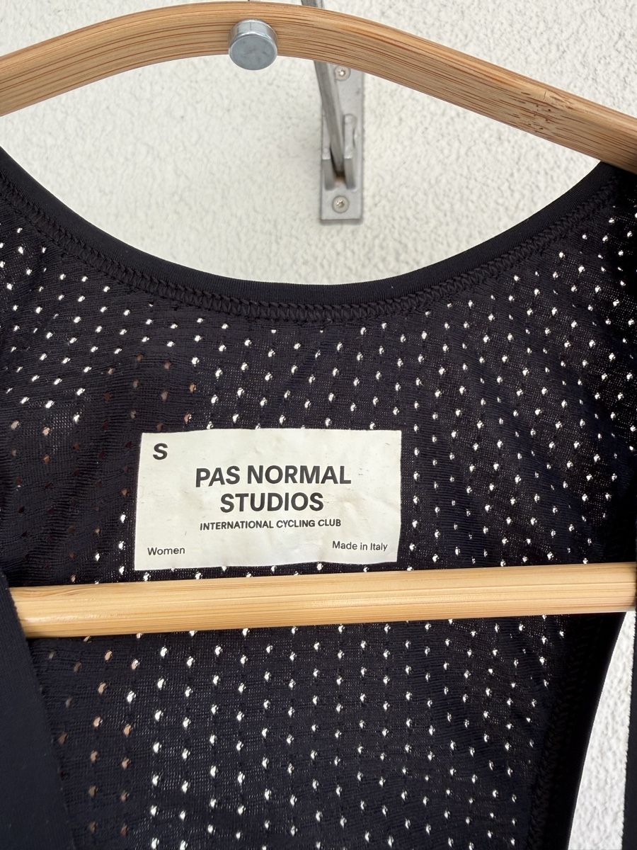 Pas Normal Studios Pantaloni: PNS short fleece bib – Usato da Benglen venduto da car_nct9 1