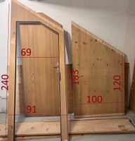 Massgefertigte Holz-Reduitwände (Ecke) mit Tür für Dachboden