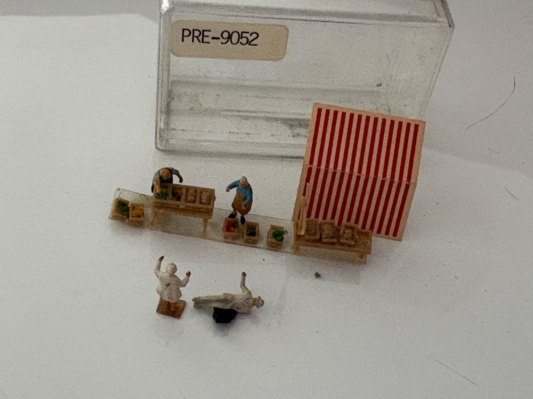 Preiser Modelleisenbahnen: Preiser 9052 Set Am Martktstand Stände – Gebraucht aus Hauterive NE von eriamch