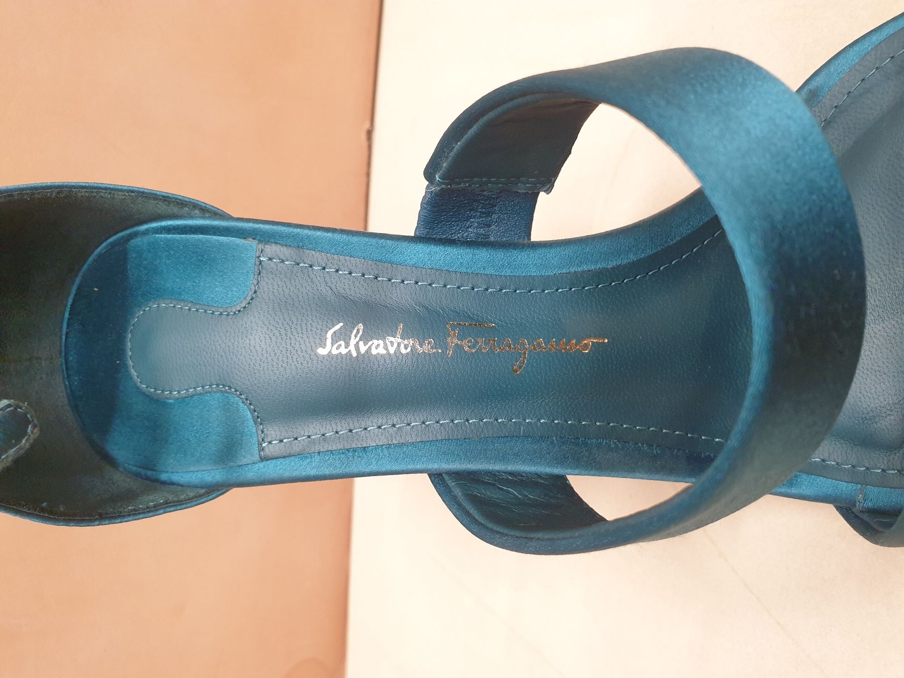 Salvatore Ferragamo Scarpe da donna: Talon cage Salvatore Ferragamo 37,5 – Nuovo (secondo la descrizione) da Lausanne venduto da lae_c5zc 5