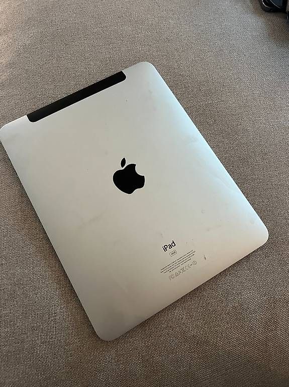 Tablet PC: Apple iPad 1, 16GB – Usato da Zürich venduto da FK8044 1