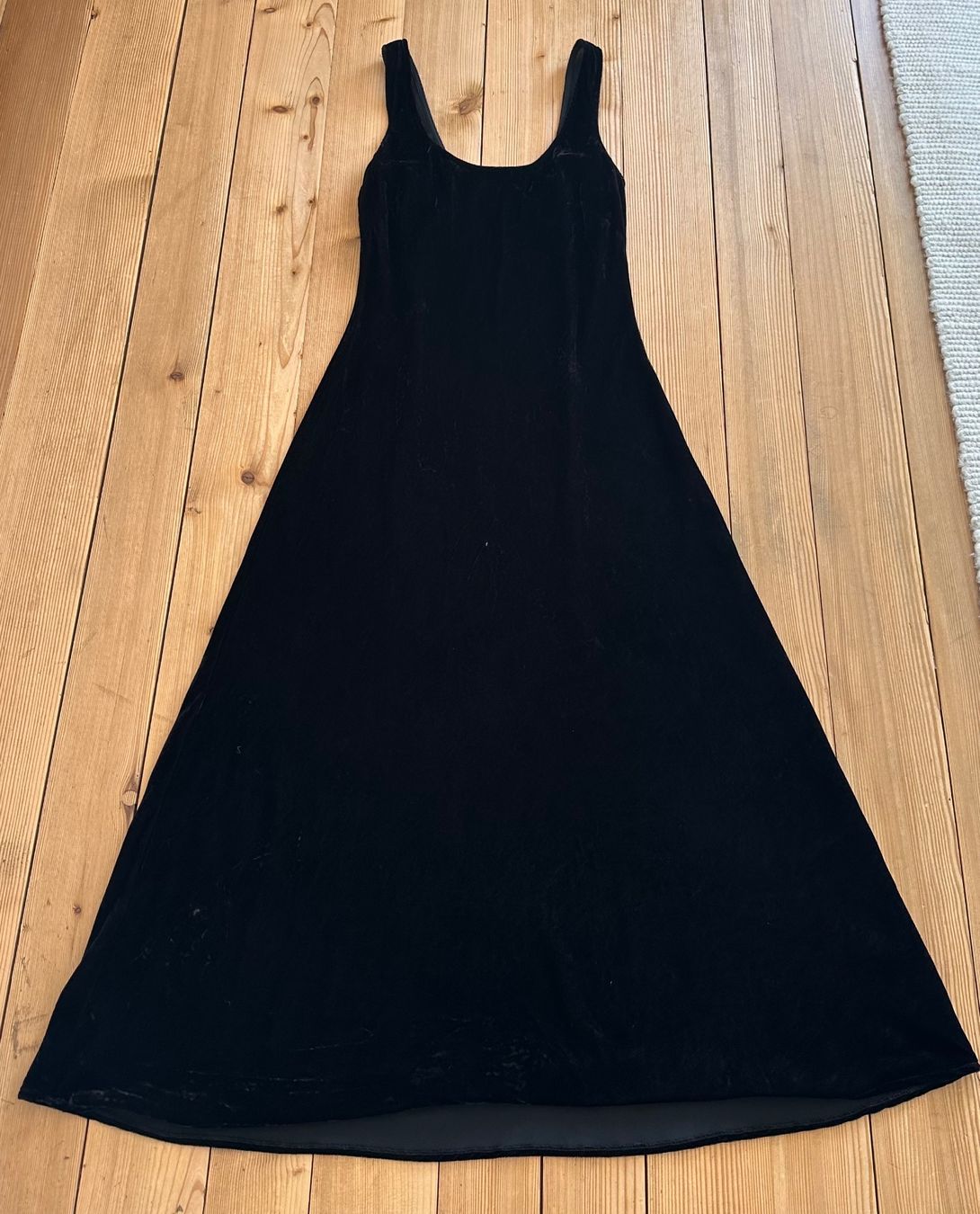 Vestiti: Kleid aus Pansamt – Usato da Luzern venduto da Mamutpe