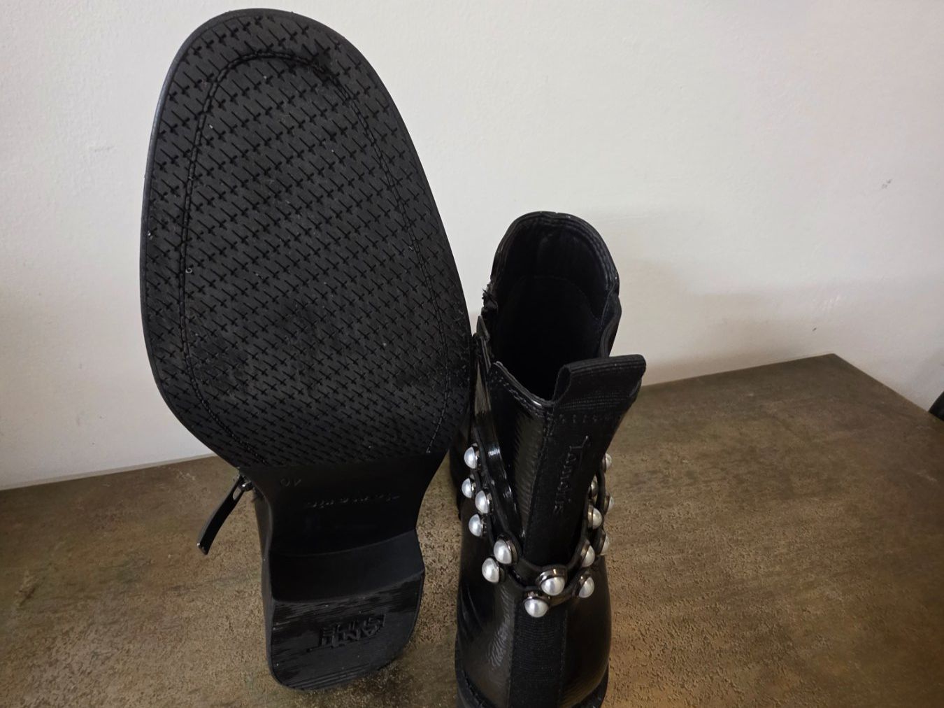 Tamaris Scarpe da donna: Stiefeletten schwarz mit Perlen – Usato da Altstätten SG venduto da Calendula-7 2