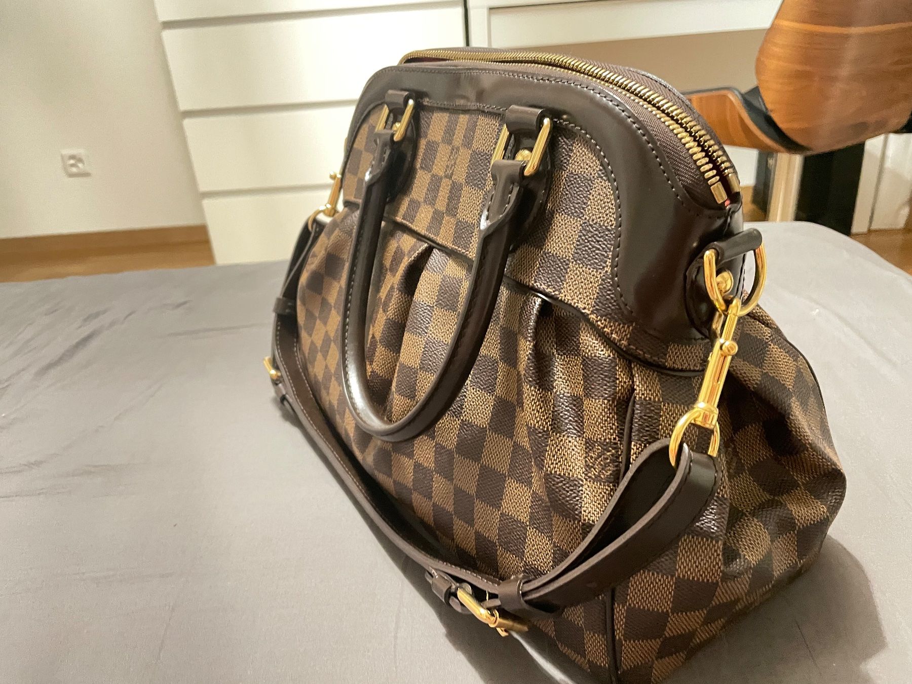 Louis Vuitton Borse da donna: LOUIS VUITTON Trevi PM Damier Ebene Canvas – Nuovo (secondo la descrizione) da Effretikon venduto da lihong 1