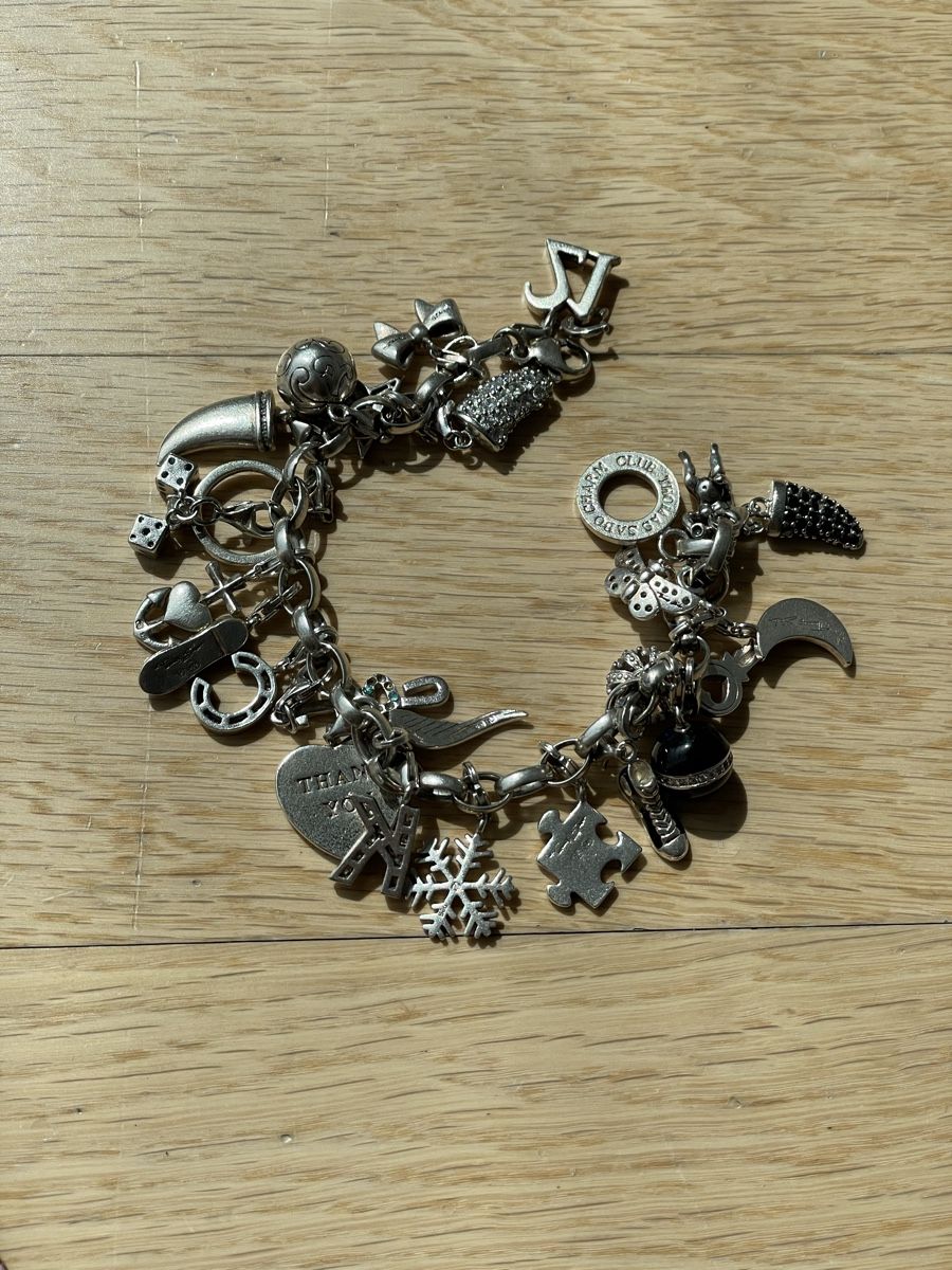 Thomas Sabo Armbänder & -reifen: Charm Armband Thomas Sabo silber,  mit 25 Charms – Gebraucht aus Corcelles NE von gingerbrain