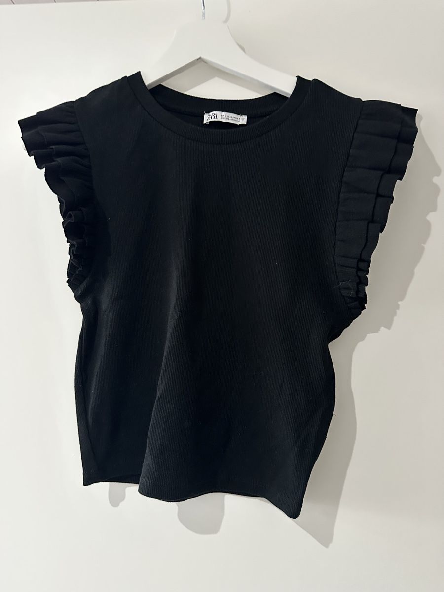 Zara T-shirt: Zara Top Grösse L Schwarz mit Ruffles Ärmel – Nuovo (secondo la descrizione) da Selzach venduto da fjo_m8q7