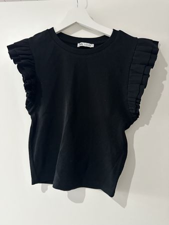 Zara Top Grösse L Schwarz mit Ruffles Ärmel