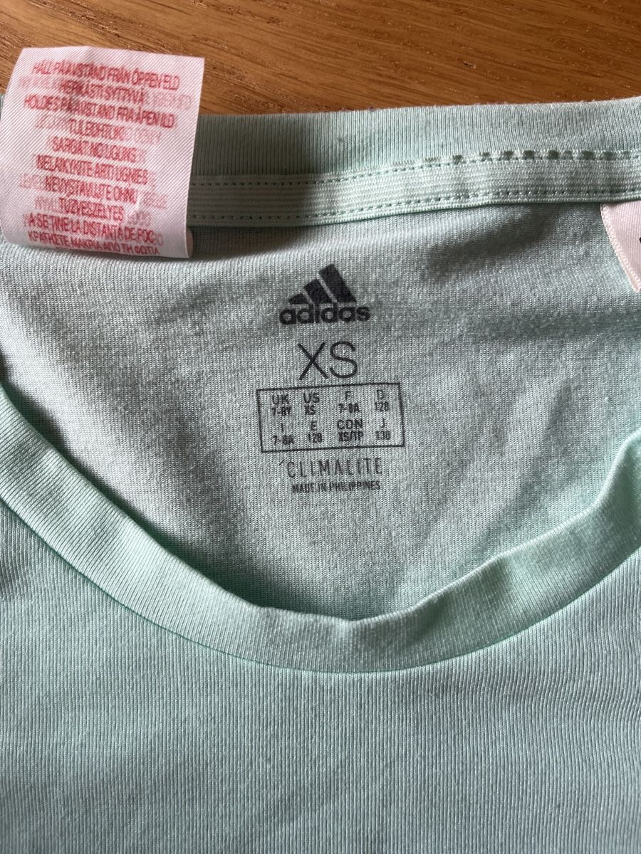 Adidas Camicette, T-shirt & Top: adidas Sportshirts 128 – Usato da Balmberg venduto da Berglihof 1