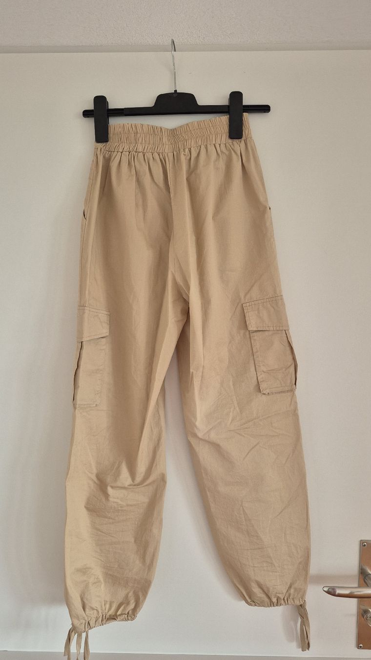 Pantaloni: Pantalon beige – Nuovo (secondo la descrizione) da Villars-sur-Glâne venduto da ninisabri 1