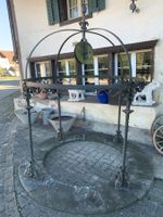 Grosser, alter Schmiedeisen Ziehbrunnen / geschmiedet