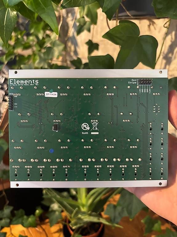 Instruments de musique: Module Eurorack : Mutable Instruments - Elements – D'occasion à Fribourg par rob_wz7h 1