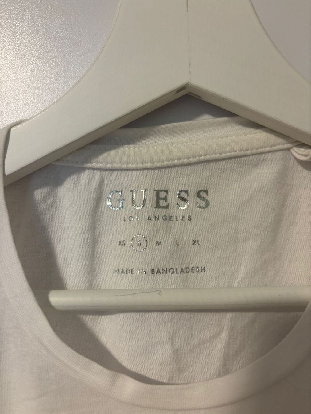 Guess T-shirt: Guess T-Shirt – Usato da Bülach venduto da cf96 2