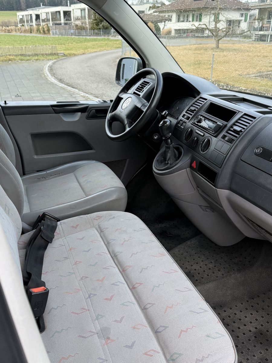VW Nutzfahrzeuge: VW Bus T5 – Gebraucht aus Uttigen von CS_Moto 1