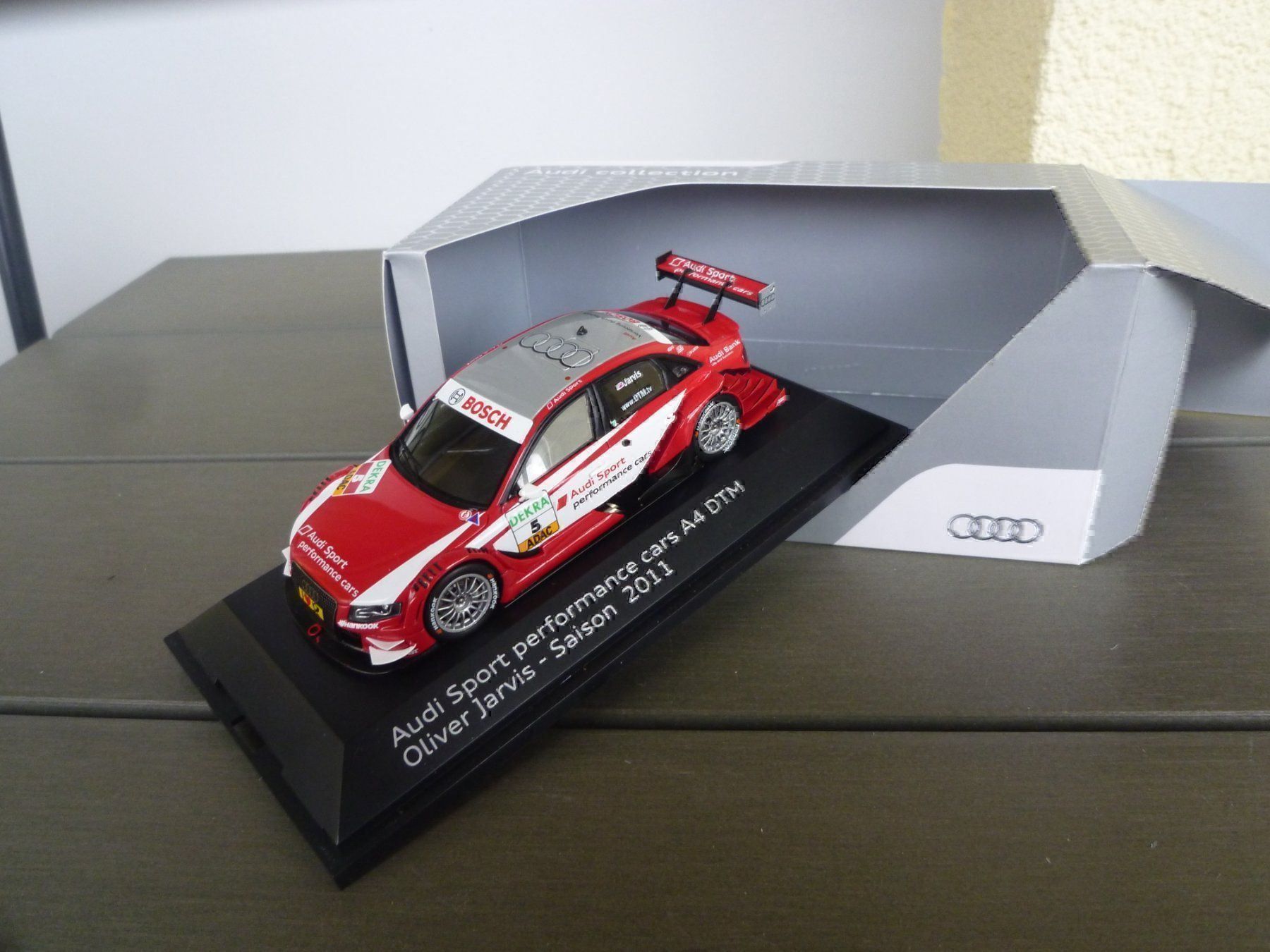 Audi Modellini d'auto: Audi A4 (DTM 2011) – Nuovo e nell'imballaggio originale da Flawil venduto da Imperiosud