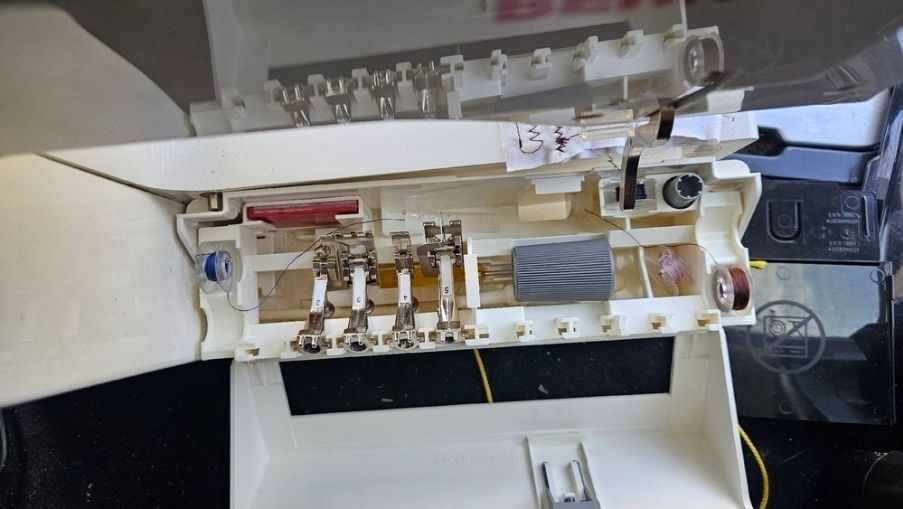 Bernina Macchine da cucire: Bernina 1001 Sewing Machine  – Difettoso da Sachseln venduto da laz_65cg 5