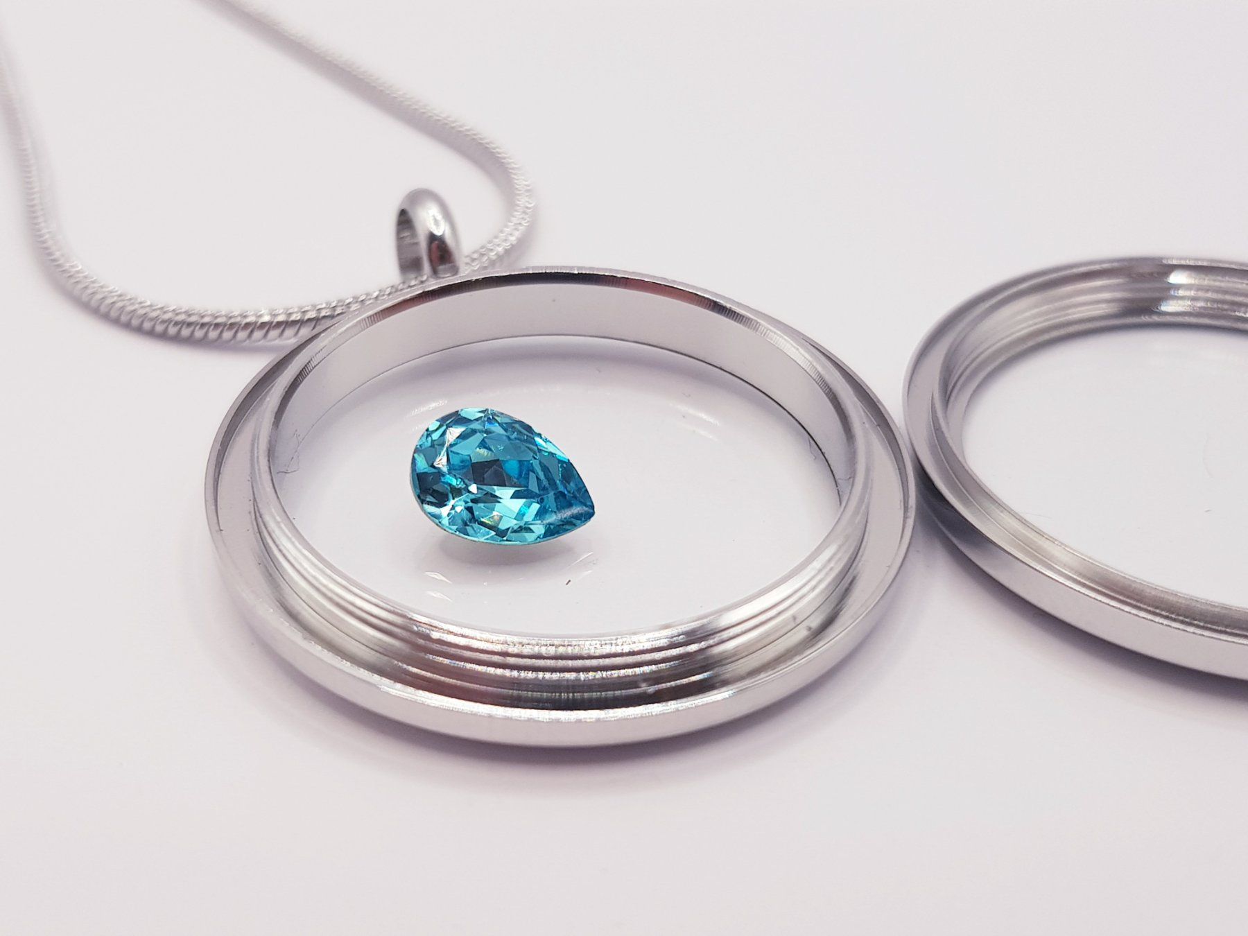 Swarovski Anhänger: Medaillon befüllbar -  Swarovski Kristall – Neu und originalverpackt aus Menziken von Zyropa 2