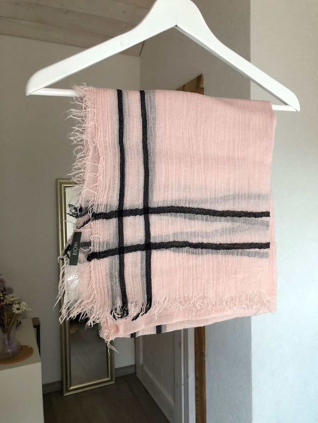 Foulard & Sciarpe: KIOMI Echarpe rose clair et noir avec franges – Usato da St-Aubin FR venduto da Tiweety