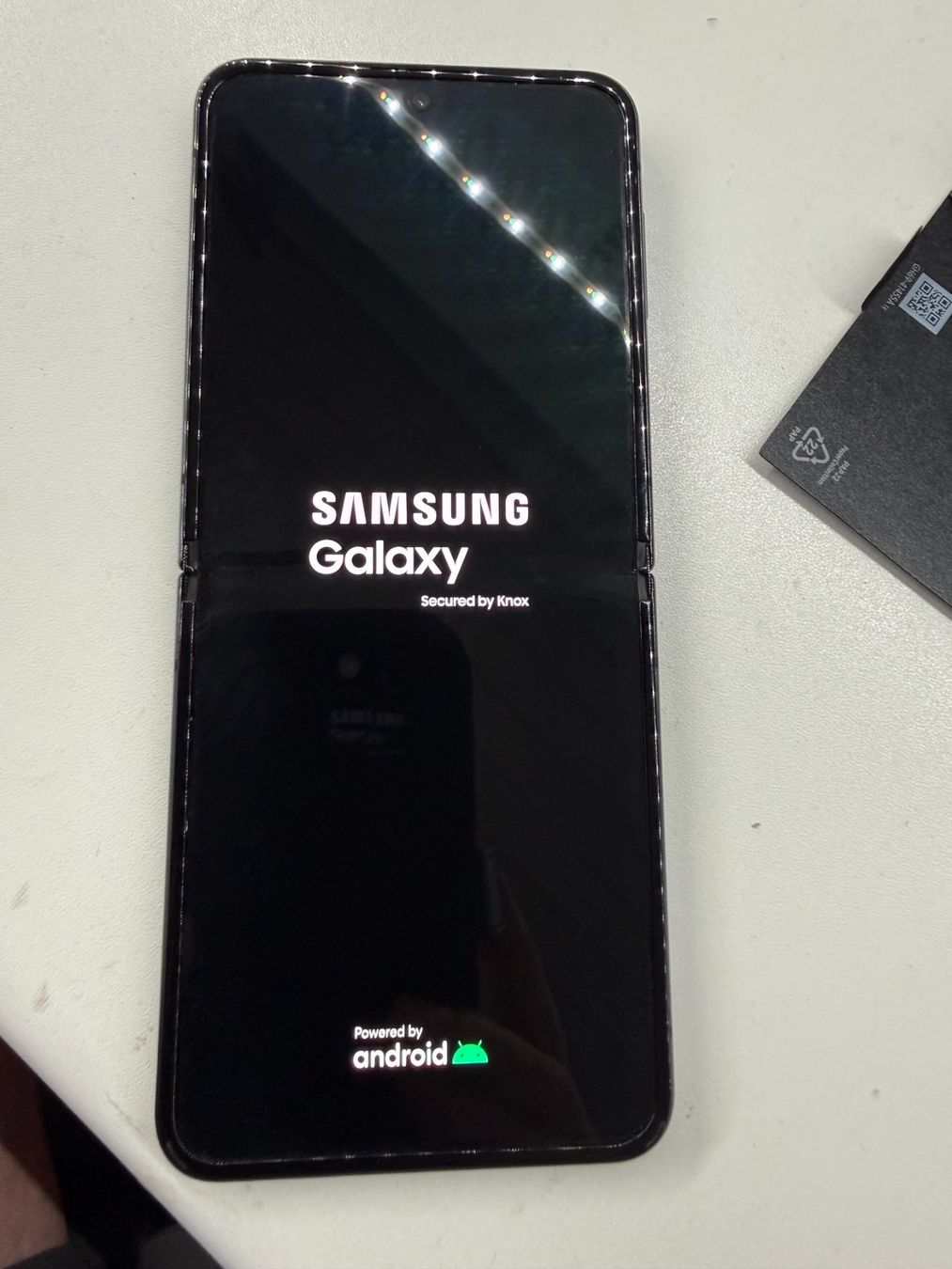 Samsung Telefoni cellulari / Smartphones: Samsung Galaxy Z Flip 4 128MB Graphite – Usato da Thun venduto da Kubu99 2