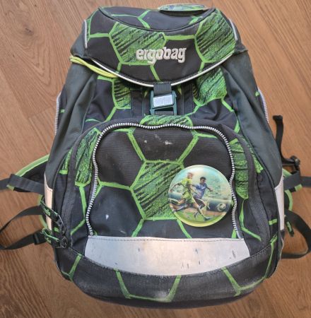 ergobag pack Schulrucksack grün VolltreffBär / Fussball