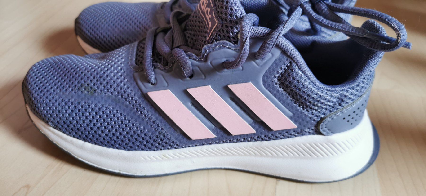 Adidas Scarpe per ragazze: Adidas Gr. 30 – Usato da Oberkulm venduto da Preneur 1