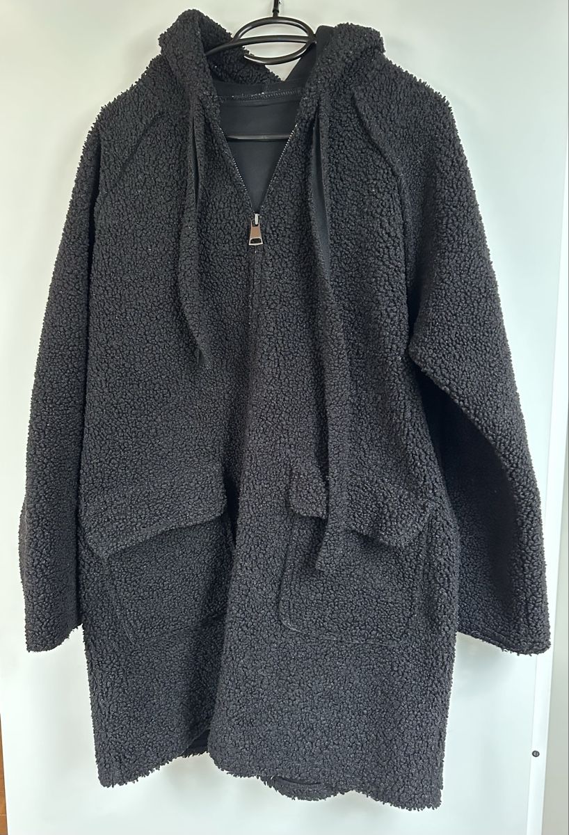 Cappotti: Schwarzer Teddy Mantel mit Kapuze, Gr. M – Usato da Koppigen venduto da mrs_5gyj