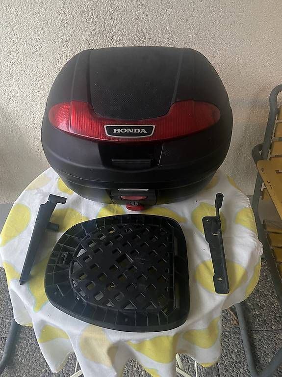Topcase: Top case Honda pcx 125 bon état  – Usato da La neuveville venduto da Floflo767