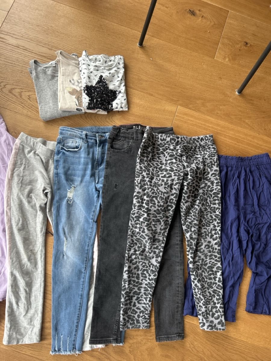 Lotti & Set di vestiti: Mädchen Kleiderpaket Gr.134/140/146 10Stk. – Usato da Rothrist venduto da Nadjane 2