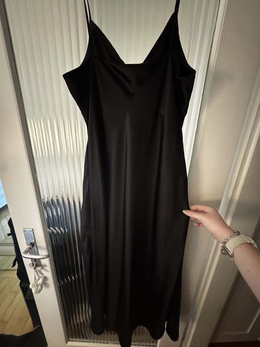 Zara Vestiti: Schwarzes Satinkleid von Zara Gr. M – Nuovo (secondo la descrizione) da St. Gallen venduto da mic_y2tq 2