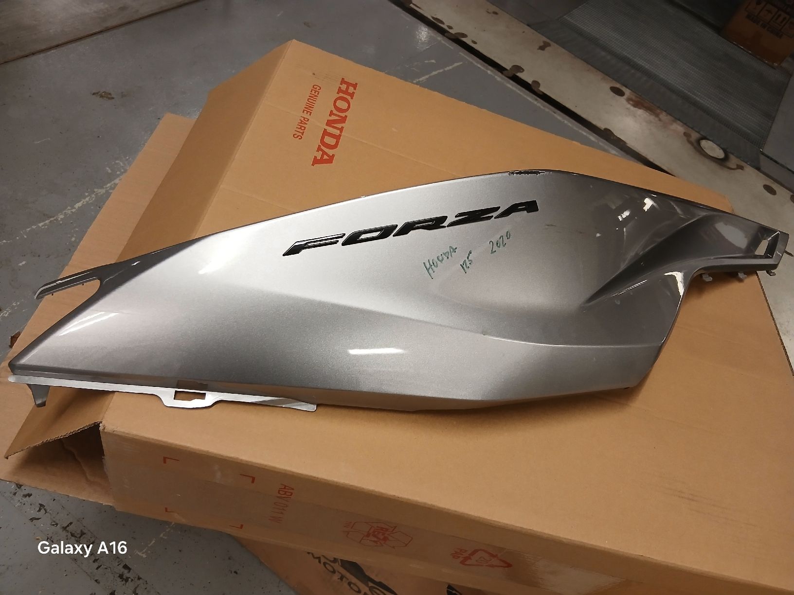 Honda Tutti i ricambio per moto: Honda forza 125 – Usato da Romanel-s-Lausanne venduto da site76