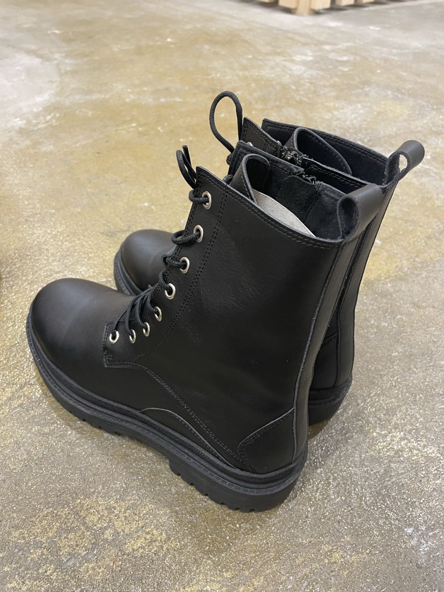 Scarpe da uomo: Schwarze Stiefel, Grösse 42 – Nuovo (secondo la descrizione) da Schaffhausen venduto da Simonsalvador 1