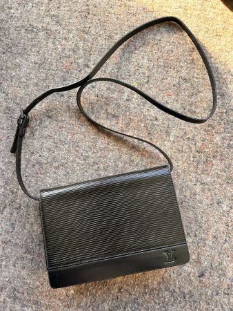 Schwarze epi Leder Tasche black vintage top erhalten ab 1.-