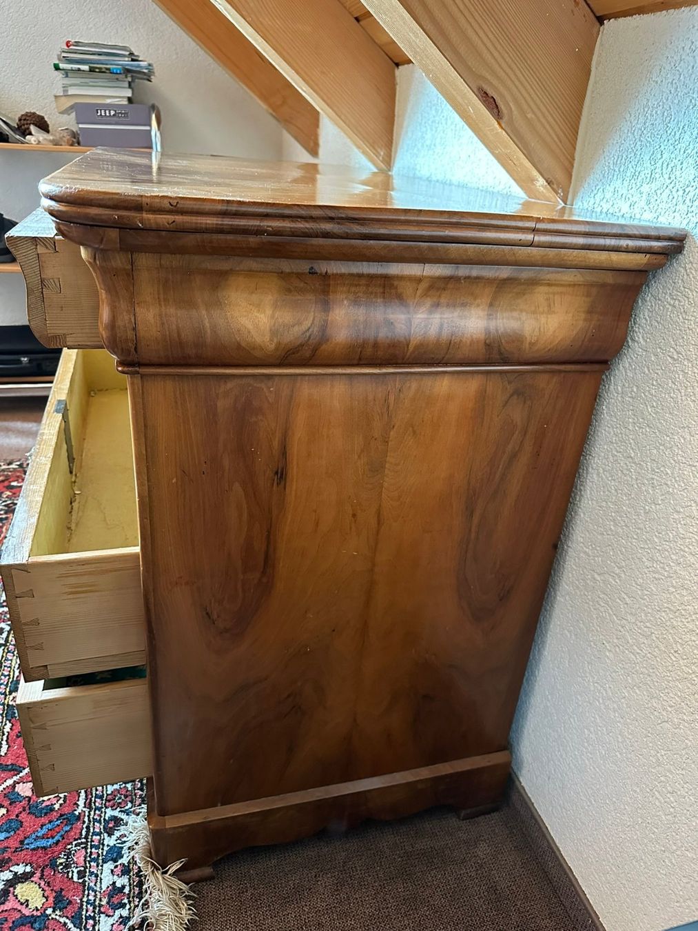 Kommoden: Antike Kommode, Nussbaum furniert – Gebraucht aus Eschlikon TG von nam_jf6l 3