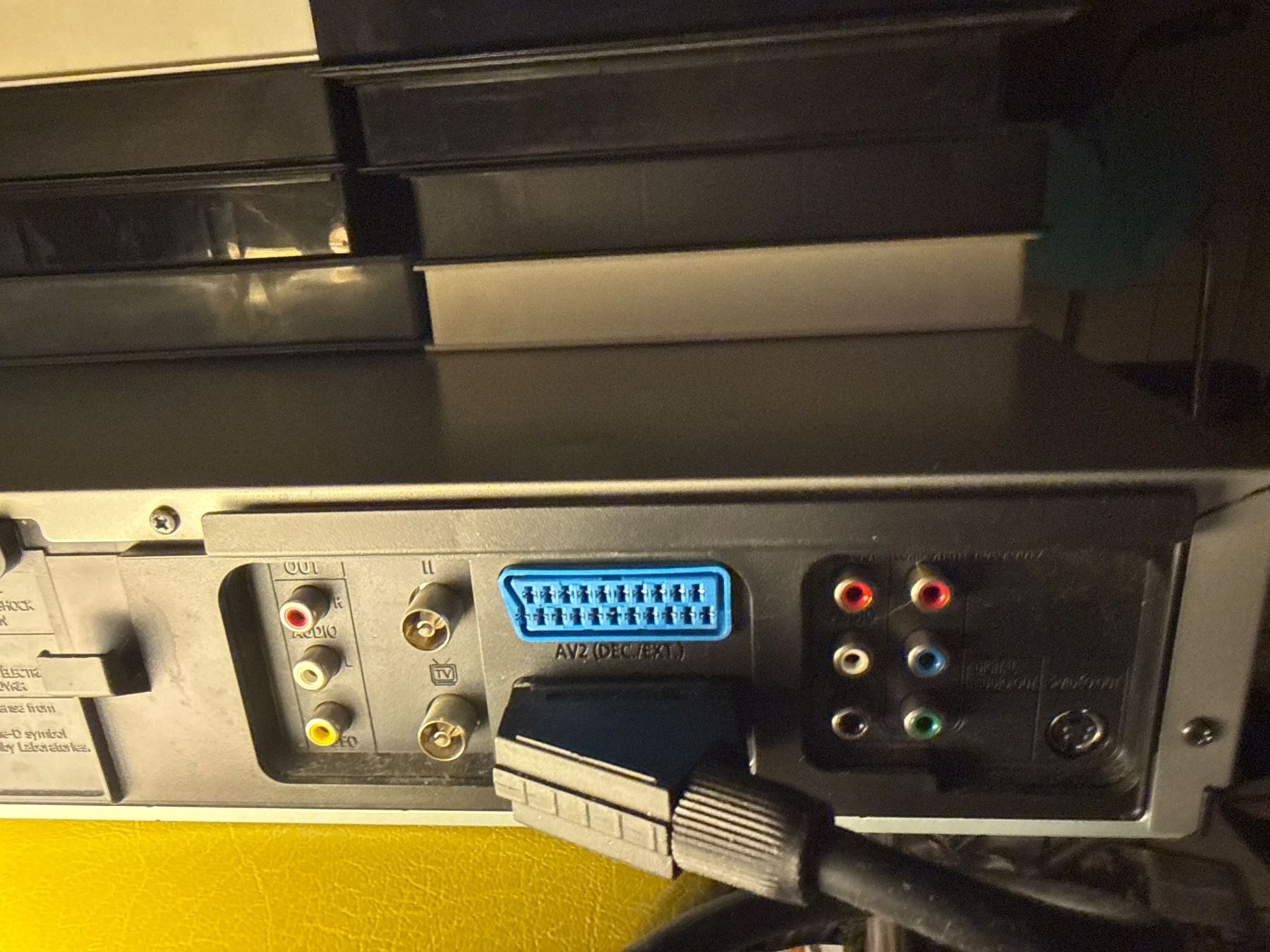 Samsung Registratori: Lecteur Combo K7 vidéo DVD + Films – Usato da St imier venduto da sav_bjf9 6