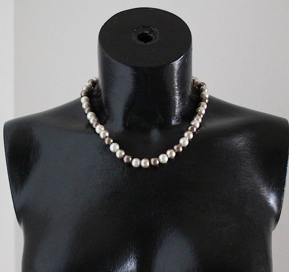 Perles (synthétiques): Perlenkette mit Glasperlen, Länge 23-26 cm – D'occasion à Locarno par madame-tus-sauds