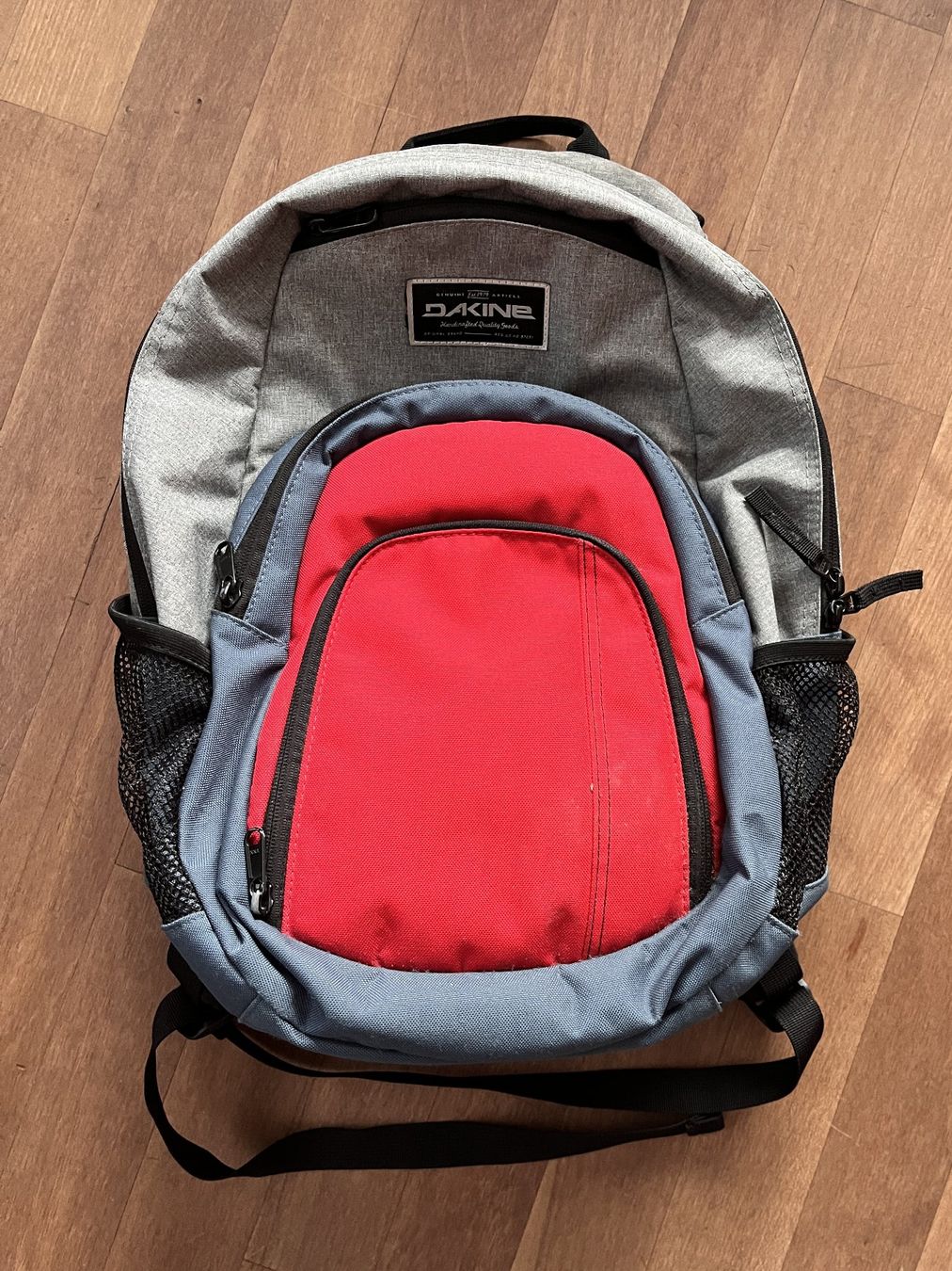 Dakine Zaini: Dakine Rucksack mit Laptopfach – Usato da Schöftland venduto da Maha68