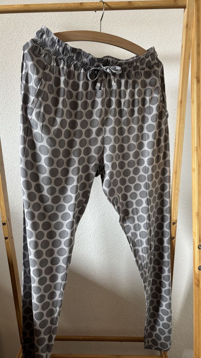 Pantaloni: Sommerhose mit Punktmuster, Gr.M, bequeme Passform – Usato da Vilters venduto da Sidsel_M