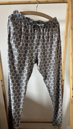 Sommerhose mit Punktmuster, Gr.M, bequeme Passform