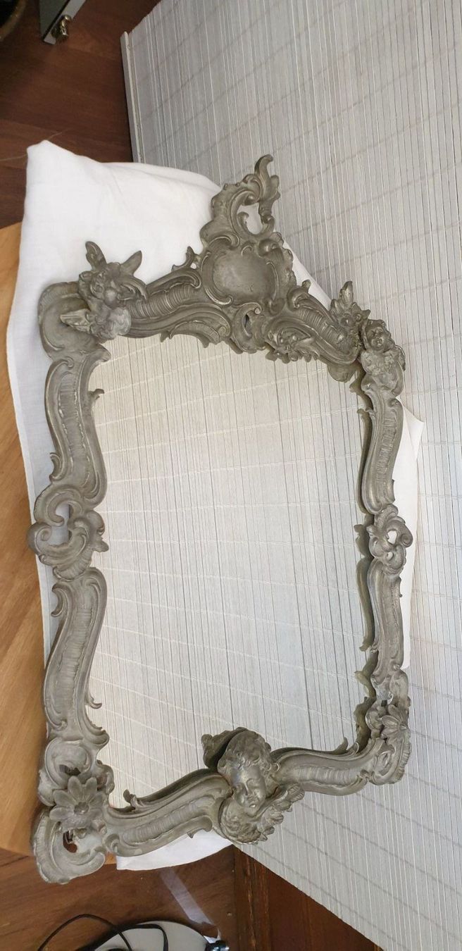 Specchi: Antiker Spiegel mit Engel Putti Figuren – Usato da Emmen venduto da Brockofsky