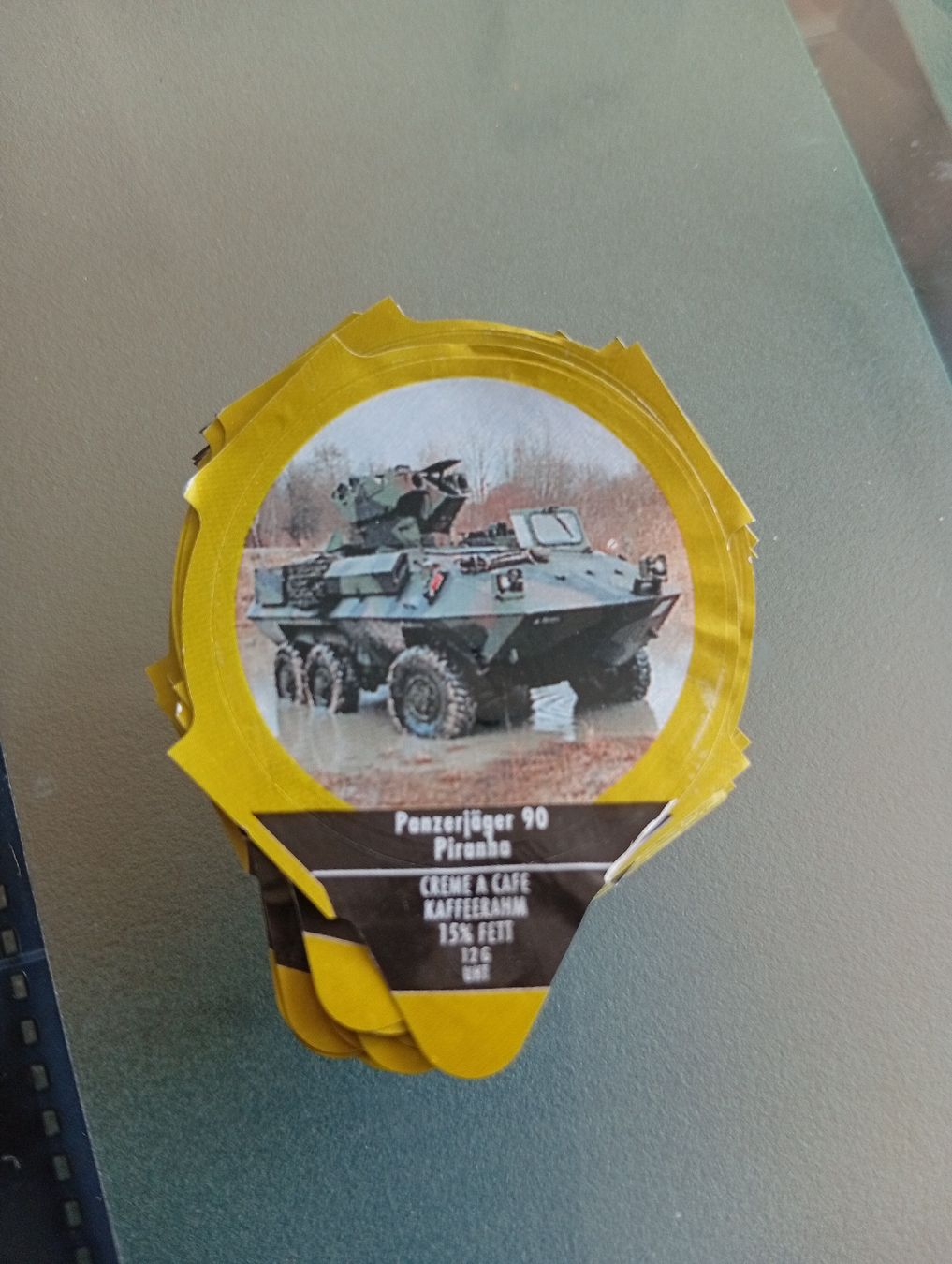 Coperchi dei cremini per caffè: KRD Schweizer Panzer Serie 731 B – Usato da Amriswil venduto da thp_n68w