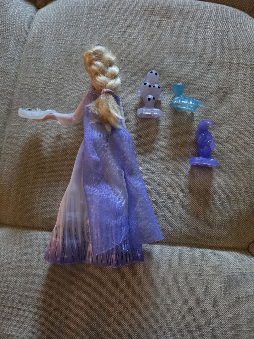 Hasbro Bambole: Hasbro Frozen 2 Talking Elsa and Friends GERMAN Full Set – Nuovo (secondo la descrizione) da Effretikon venduto da gen_w9wk 1