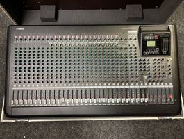 Yamaha MGP32X – Console de mixage 32 canaux avec flight case