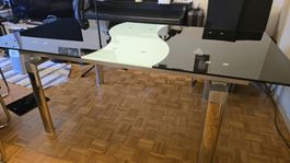 Table à manger design en verre, pieds chromés, parfait!