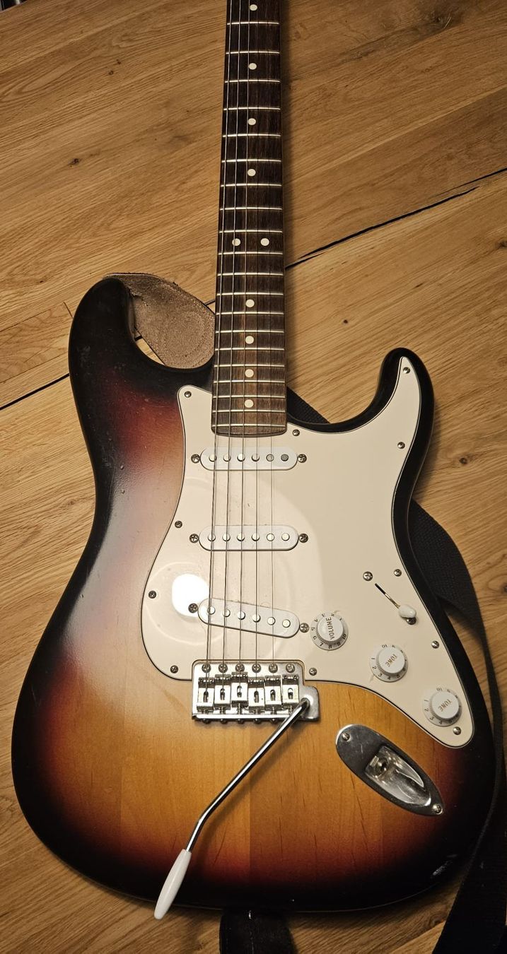 Fender Strumenti musicali: Fender Stratocaster für Beginner oder Fortgeschrittene – Usato da Bischofszell venduto da mar_7mxs 2